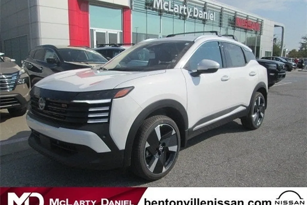 2025 Nissan Kicks SR photo 1