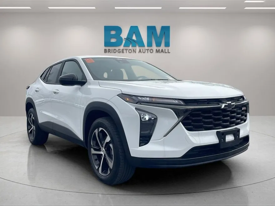 2024 Chevrolet Trax photo 1