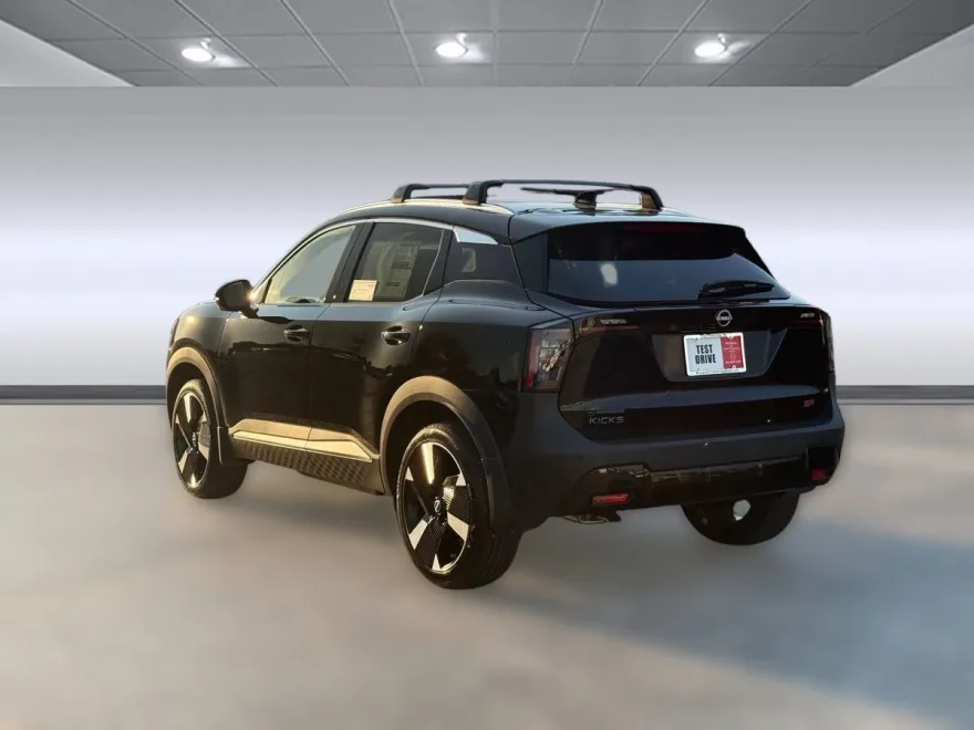 2026 Nissan Kicks SR photo 1