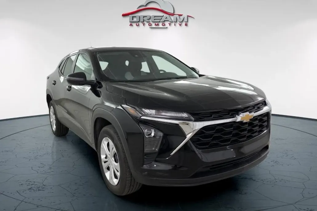 2025 Chevrolet Trax LS photo 1