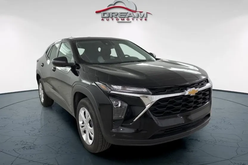 2025 Chevrolet Trax LS photo 1