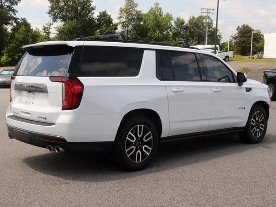 2024 Gmc Yukon XL AT4 photo 1