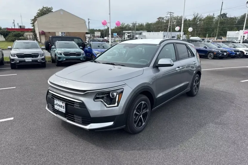 2025 Kia Niro EX photo 1