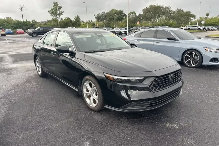 2023 Honda Accord LX photo 1