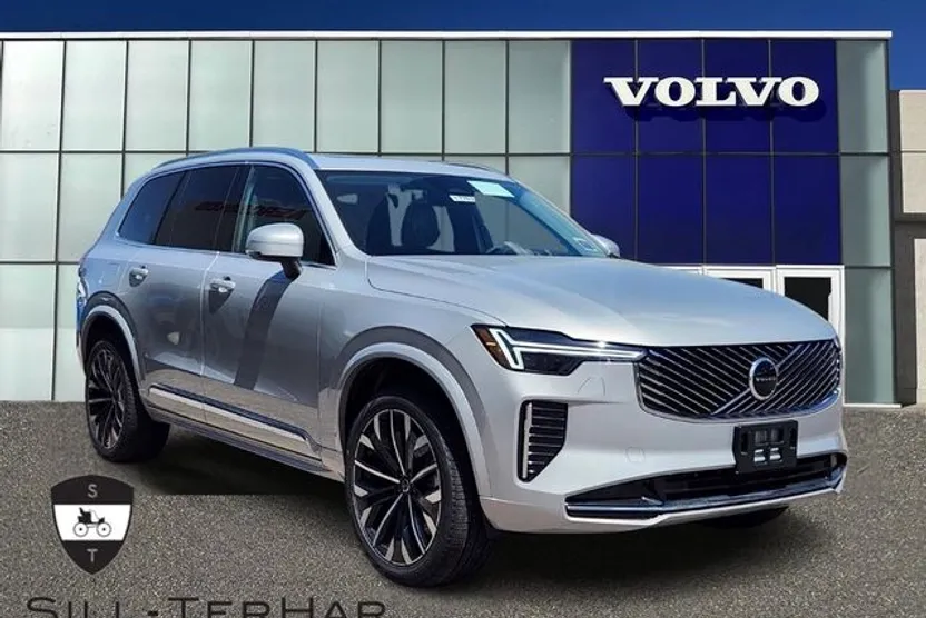 2025 Volvo XC90 B5 Core photo 1