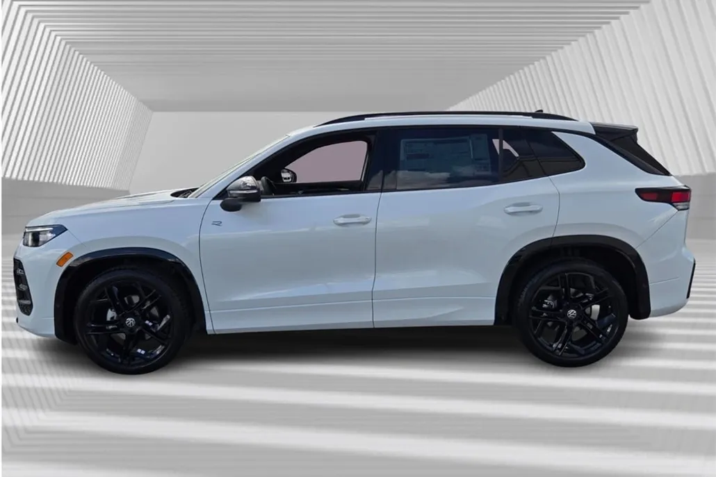 2025 Volkswagen Tiguan SE R-Line Black photo 1
