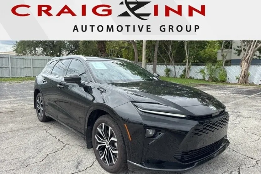 2025 Toyota Crown Signia XLE photo 1