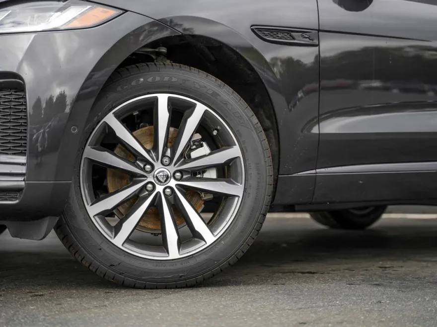 2025 Jaguar F-PACE P250 R-Dynamic S photo 2