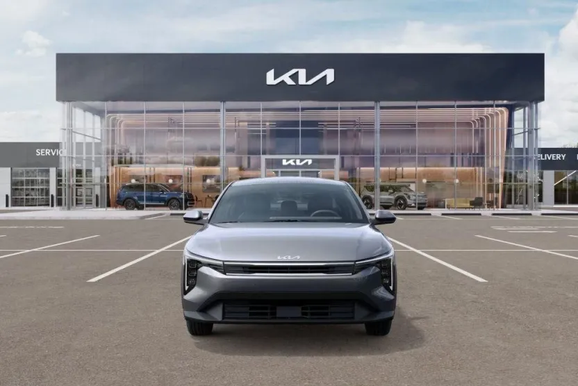 2025 Kia K4 LXS photo 1