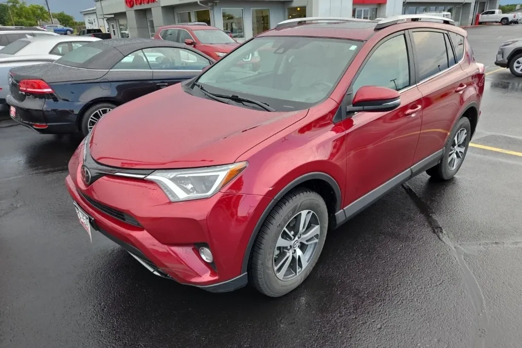 2018 Toyota RAV4 Adventure XLE photo 1