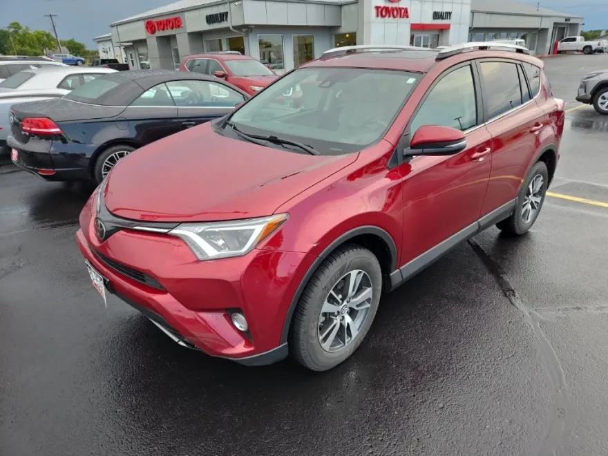 2018 Toyota RAV4 Adventure XLE photo 1