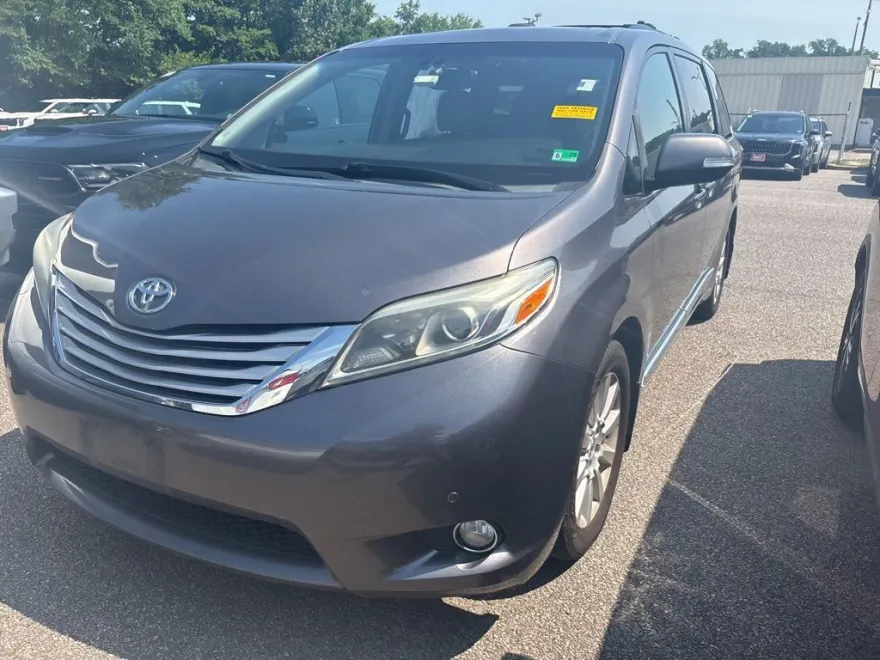 2015 Toyota Sienna Limited photo 2