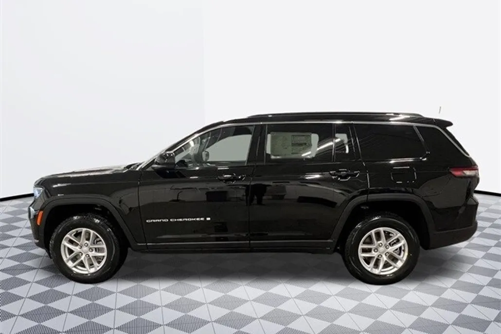 2025 Jeep Grand Cherokee Laredo photo 1