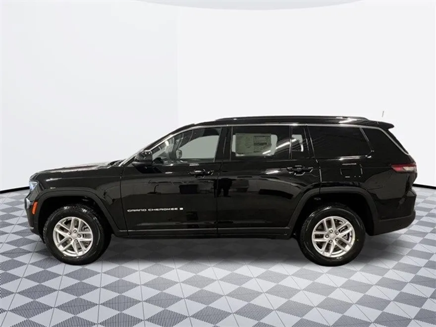 2025 Jeep Grand Cherokee Laredo photo 1