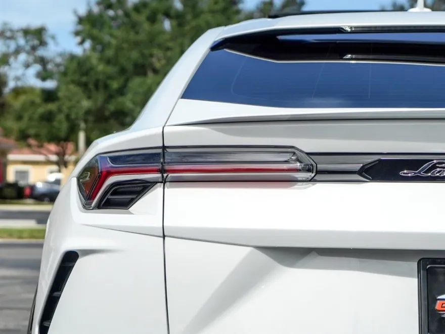 2022 Lamborghini Urus photo 45
