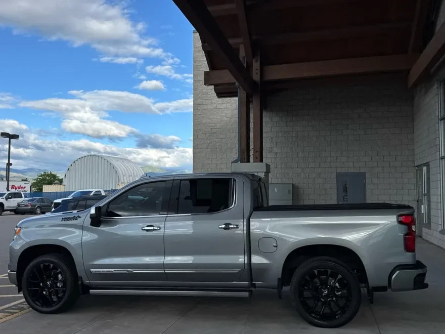 2025 Chevrolet Silverado 1500 High Country photo 1