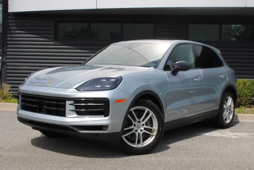 2024 Porsche Cayenne Base photo 1