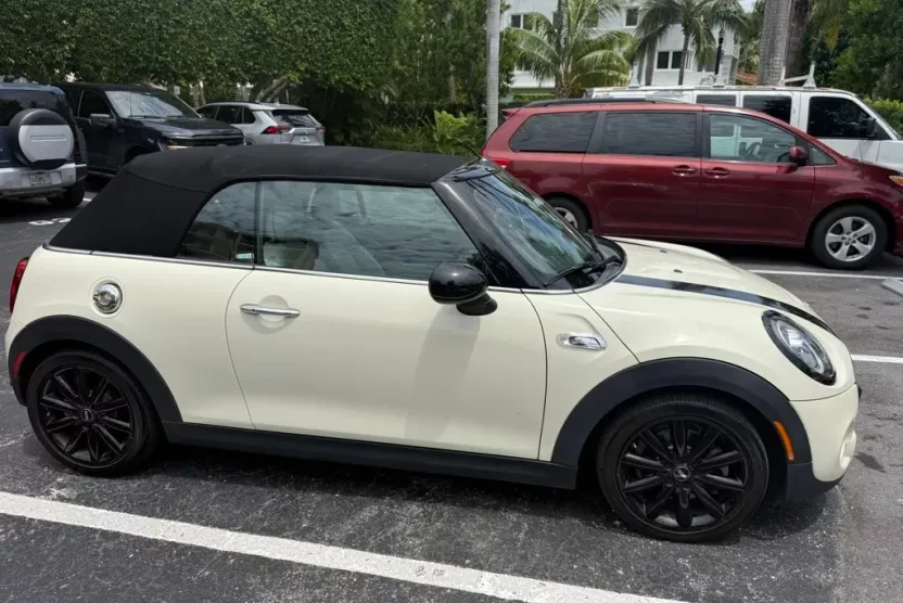 2019 Mini Cooper Convertible S photo 1