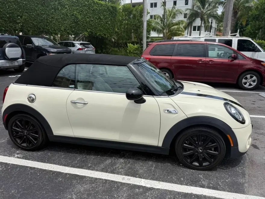 2019 Mini Cooper Convertible S photo 1