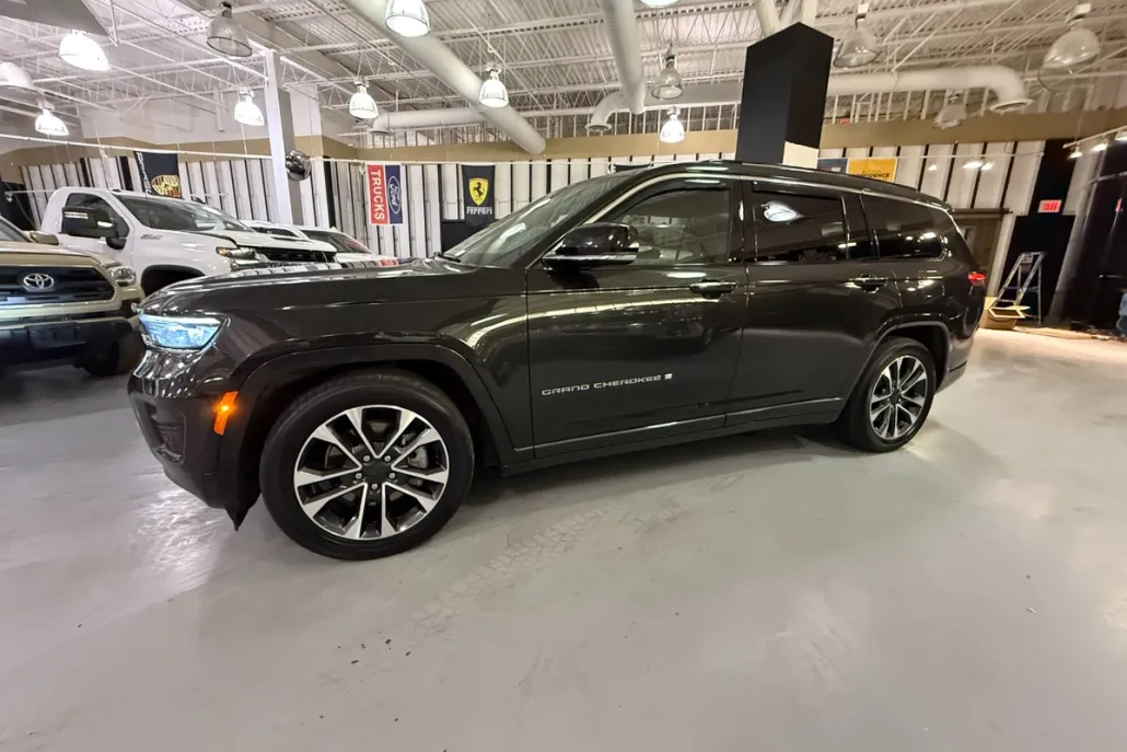 2022 Jeep Grand Cherokee Overland photo 1