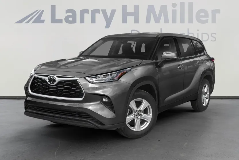 2021 Toyota Highlander LE photo 1