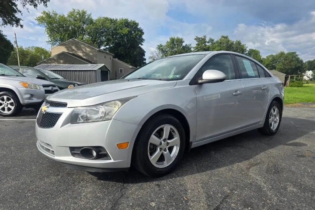 2012 Chevrolet Cruze LT photo 1