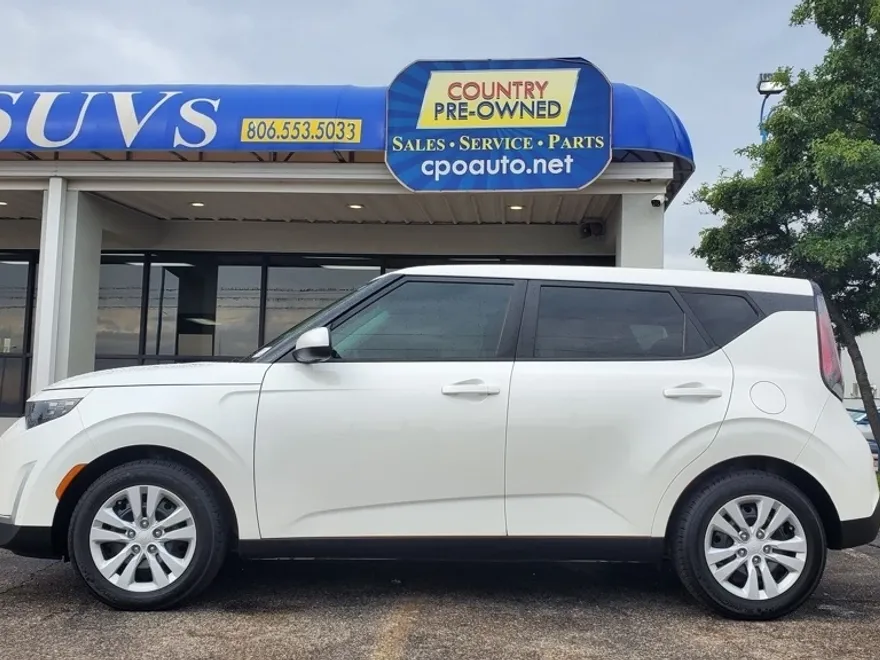 2023 Kia Soul LX photo 1
