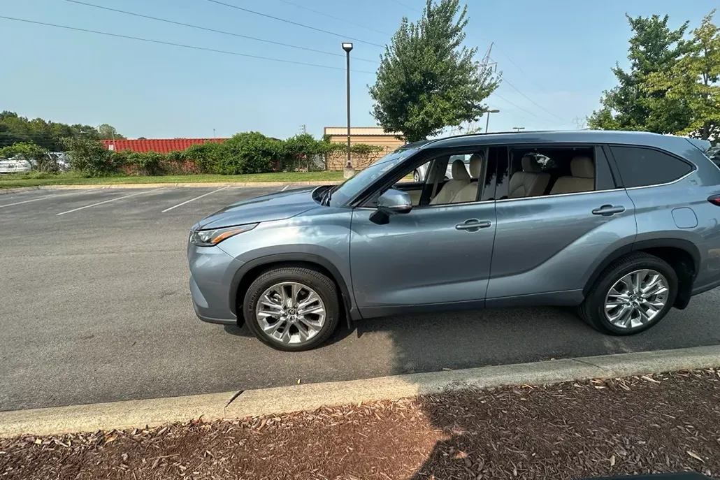 2020 Toyota Highlander Limited photo 1