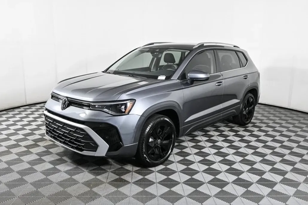 2025 Volkswagen Taos SE photo 1