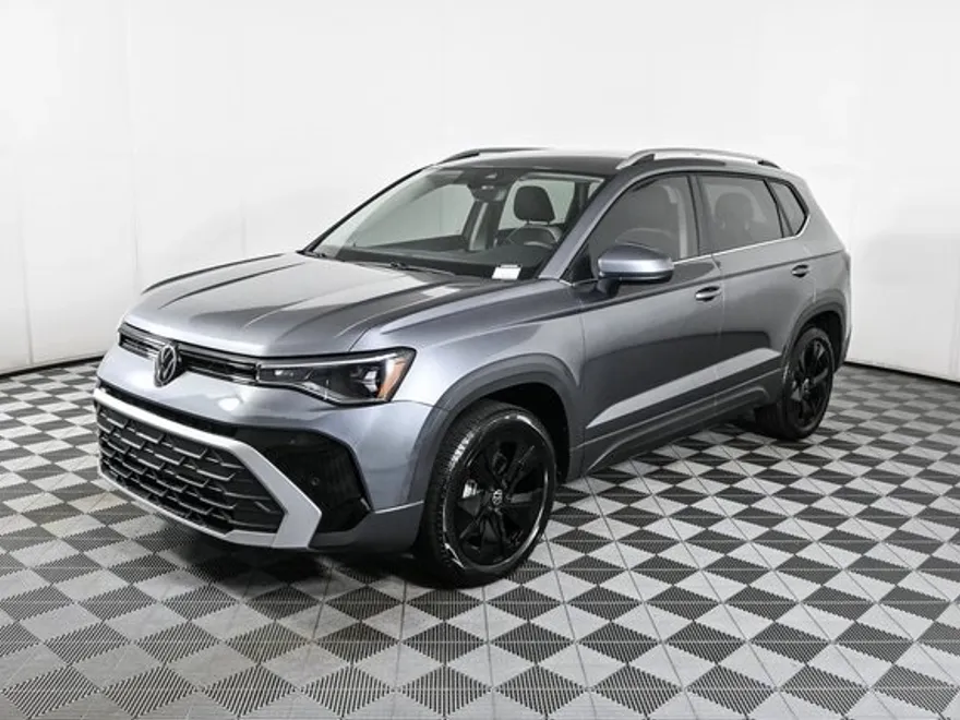 2025 Volkswagen Taos SE photo 1