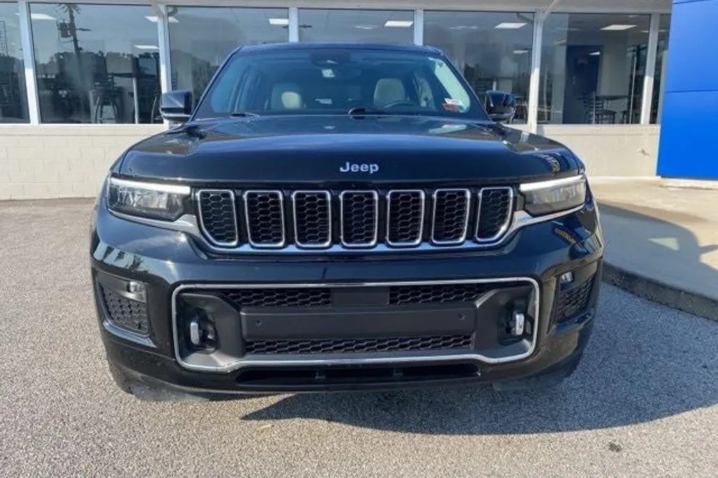 2023 Jeep Grand Cherokee Overland photo 1