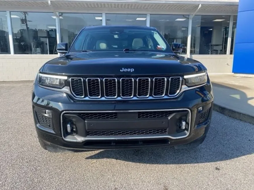 2023 Jeep Grand Cherokee Overland photo 1