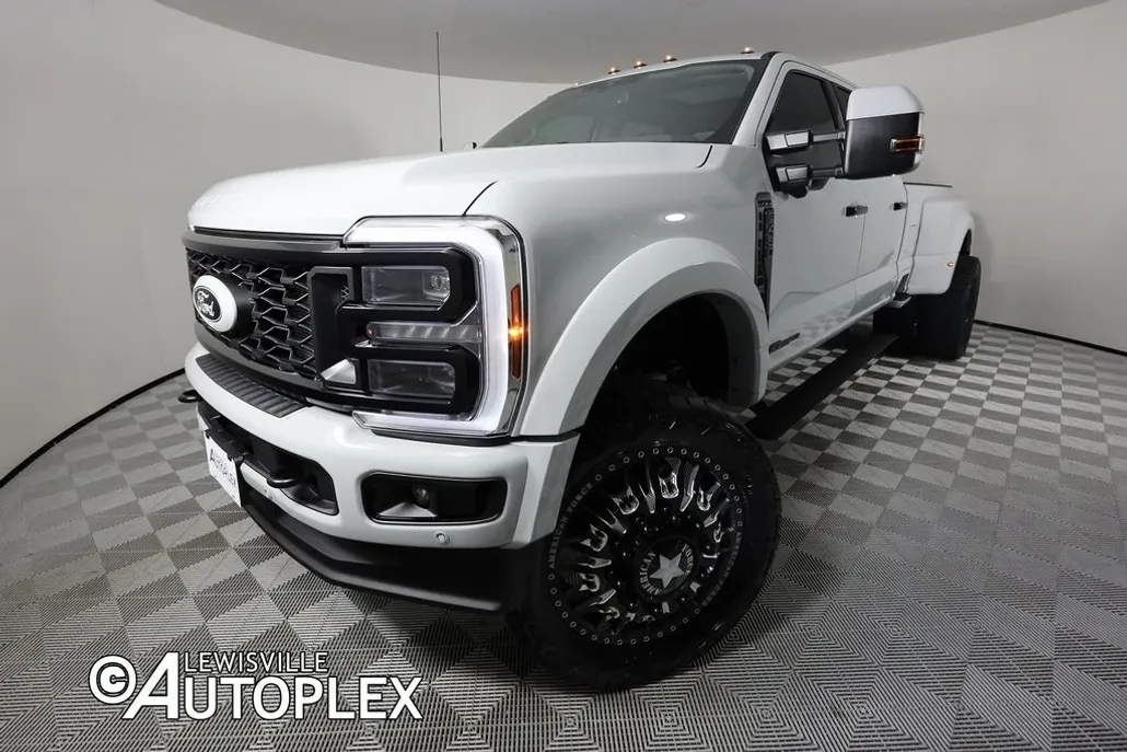 2025 Ford F-450 Platinum photo 1