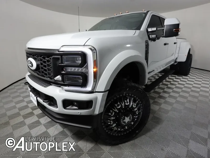 2025 Ford F-450 Platinum photo 1