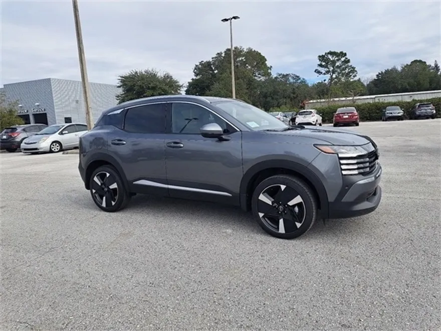 2025 Nissan Kicks SR photo 1
