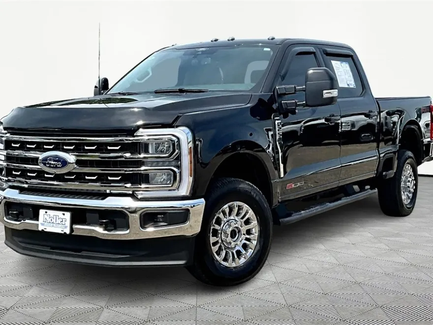 2025 Ford F-250 Lariat photo 1