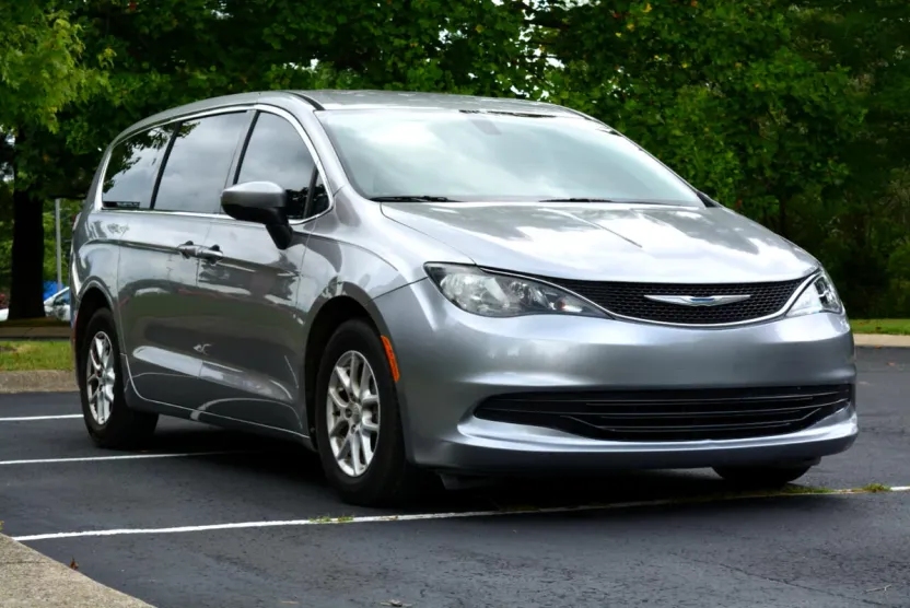 2017 Chrysler Pacifica Touring photo 1