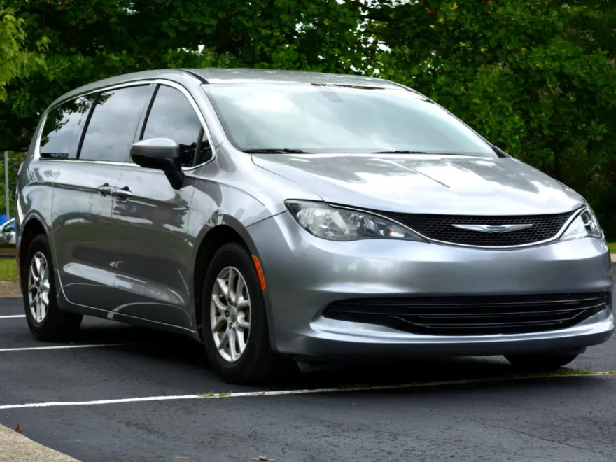 2017 Chrysler Pacifica Touring photo 1