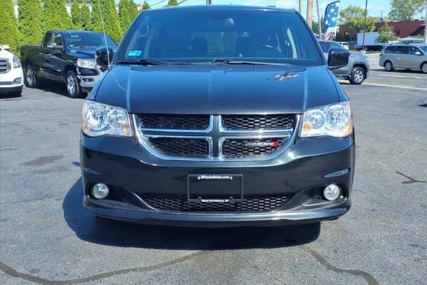 2019 Dodge Grand Caravan SXT photo 1