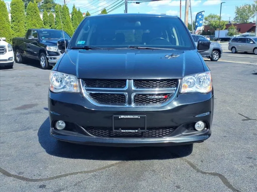 2019 Dodge Grand Caravan SXT photo 1