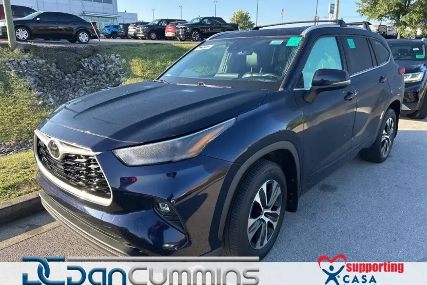 2022 Toyota Highlander XLE photo 1