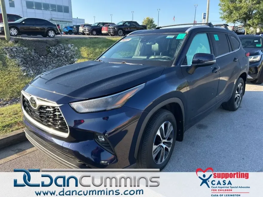 2022 Toyota Highlander XLE photo 1