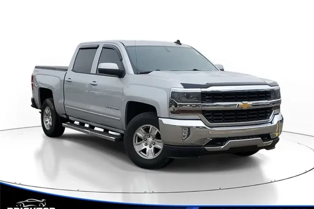 2017 Chevrolet Silverado 1500 LT photo 1