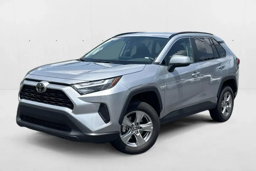2024 Toyota RAV4 XLE photo 1
