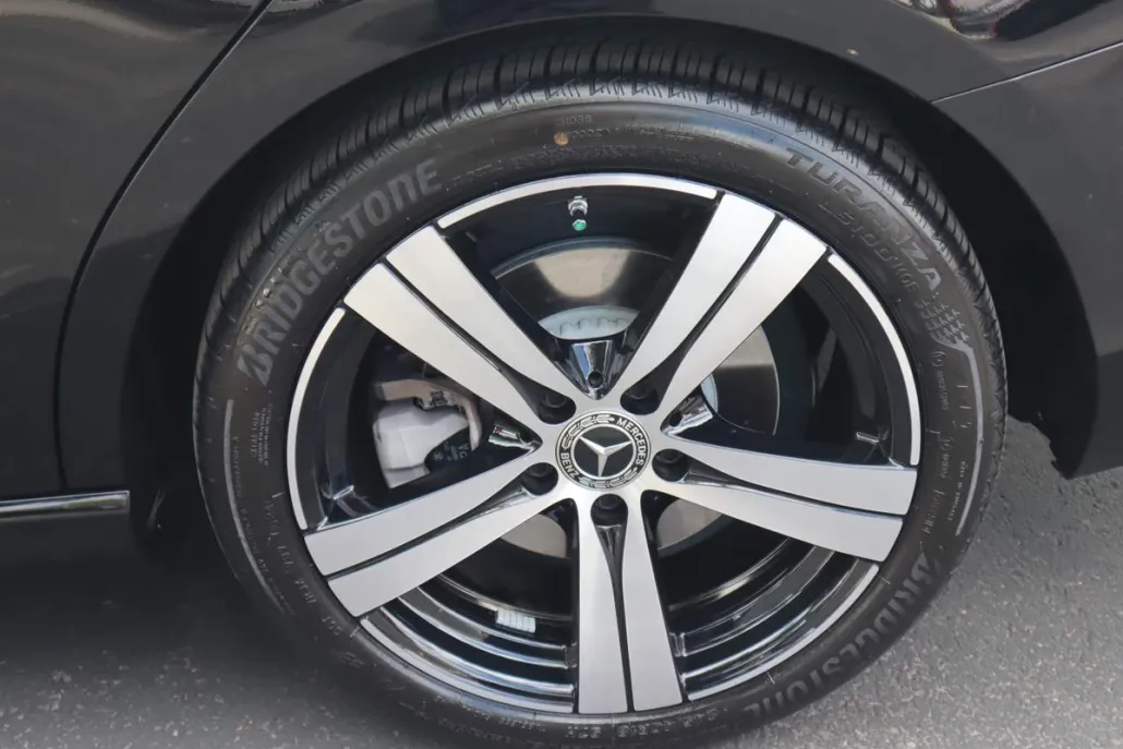 2025 Mercedes Benz C 300 photo 1