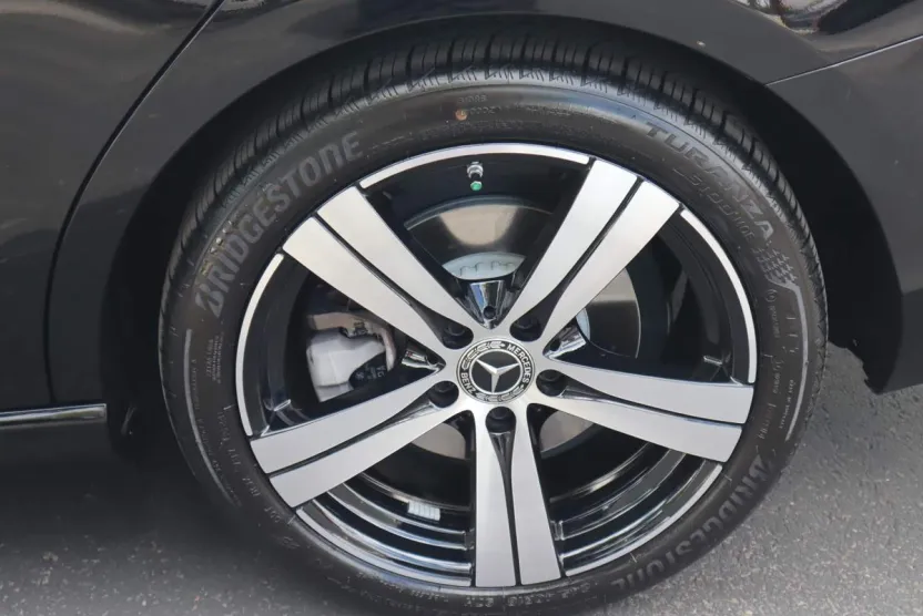2025 Mercedes Benz C 300 photo 1
