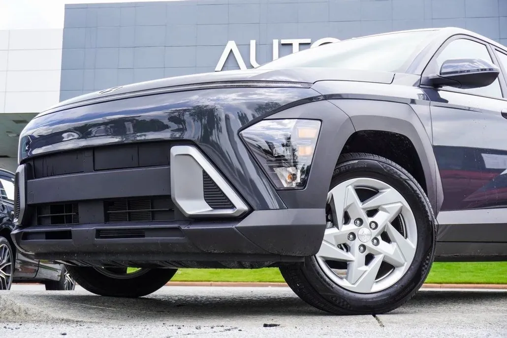 2024 Hyundai Kona SE photo 1