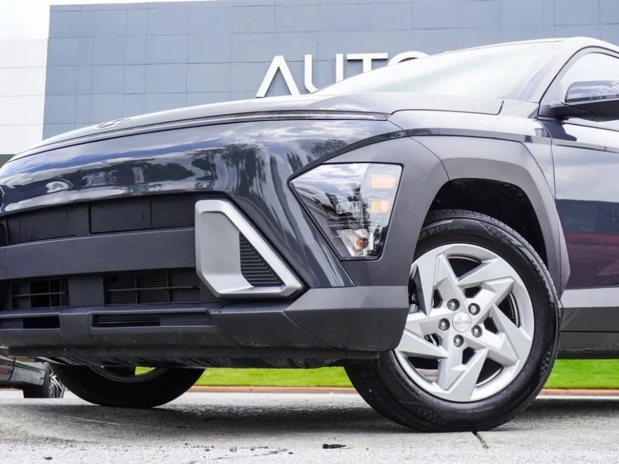 2024 Hyundai Kona SE photo 1