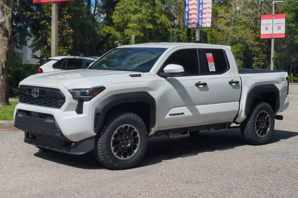 2025 Toyota Tacoma TRD Off-Road Double Cab photo 1