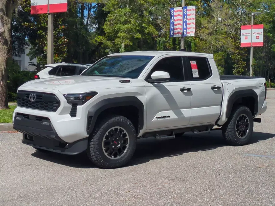 2025 Toyota Tacoma TRD Off-Road Double Cab photo 1